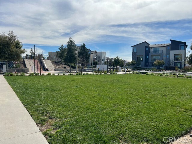 Building Photo - 144 Sash