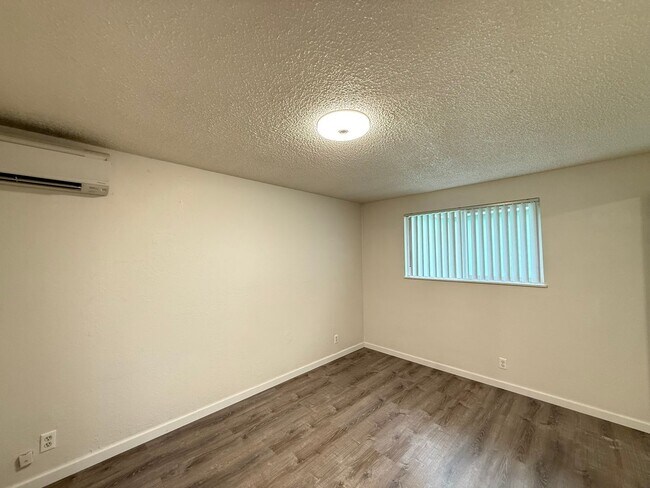 Building Photo - Thurston Charmer