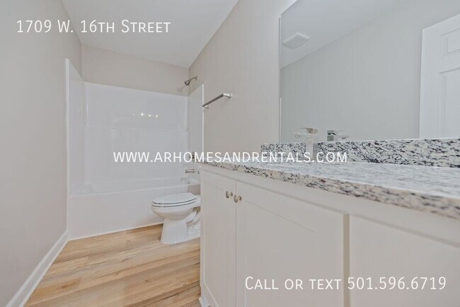Building Photo - 1709 W 16th St