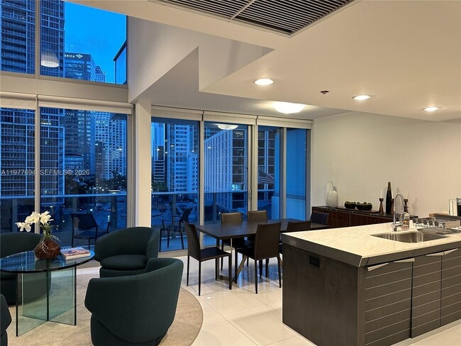 Building Photo - 200 S Biscayne Blvd