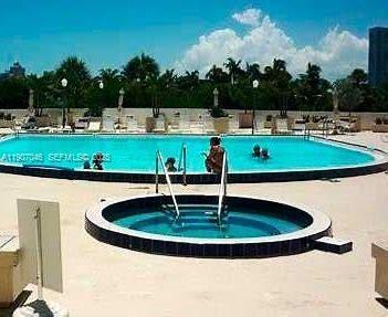 Building Photo - 3731 N Country Club Dr