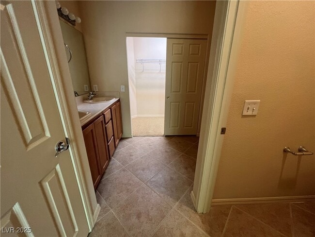 Building Photo - 5445 Progresso St