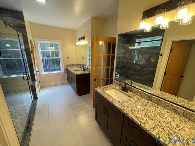 Building Photo - 2948 Pineview Dr