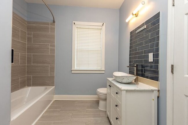 Building Photo - Midtown Charm!  Updated 3BR/2BA house