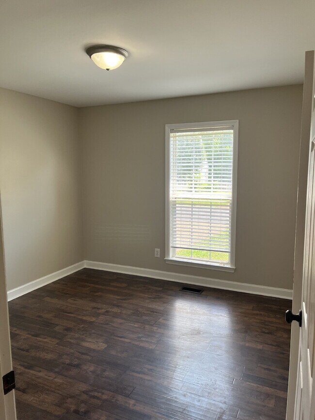 Building Photo - "Charming 3-Bedroom Home with 2 Full Baths in Beautiful Thompson's Station!" FENCED BACKYARD!