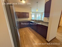 Building Photo - 128 Wisconsin St