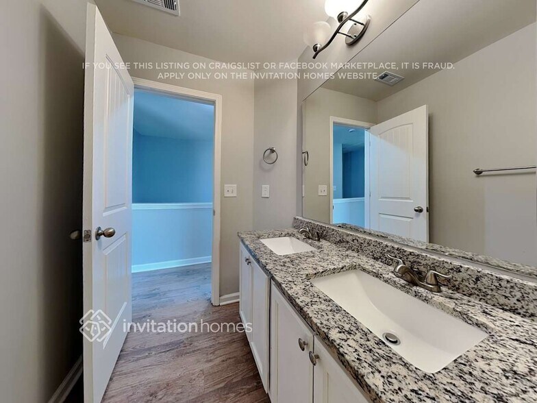 Building Photo - 227 Bandelier Cir