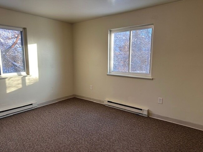 Building Photo - ALL UTILITIES INCLUDED!!! 3 Bedroom 1 Bath...