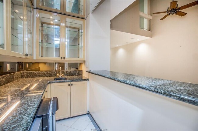 Building Photo - 45 Briar Hollow Ln