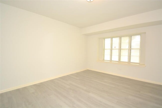 Building Photo - 15138 Corona Del Mar Dr