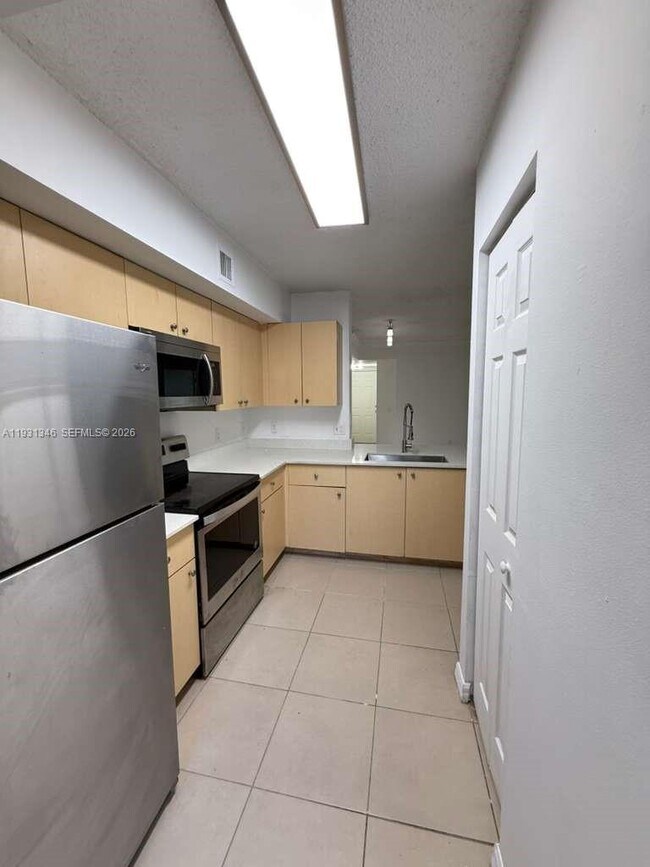 Building Photo - 2494 Centergate Dr