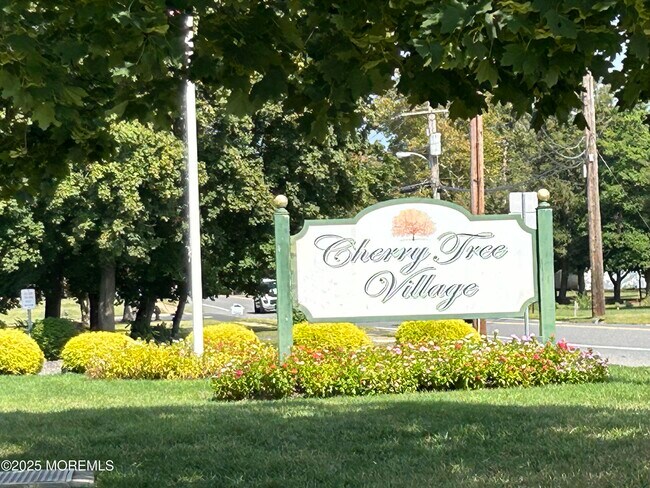 Building Photo - 185 Clubhouse Dr