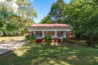 Building Photo - Move in Promo: $250 Off First Month's Rent!