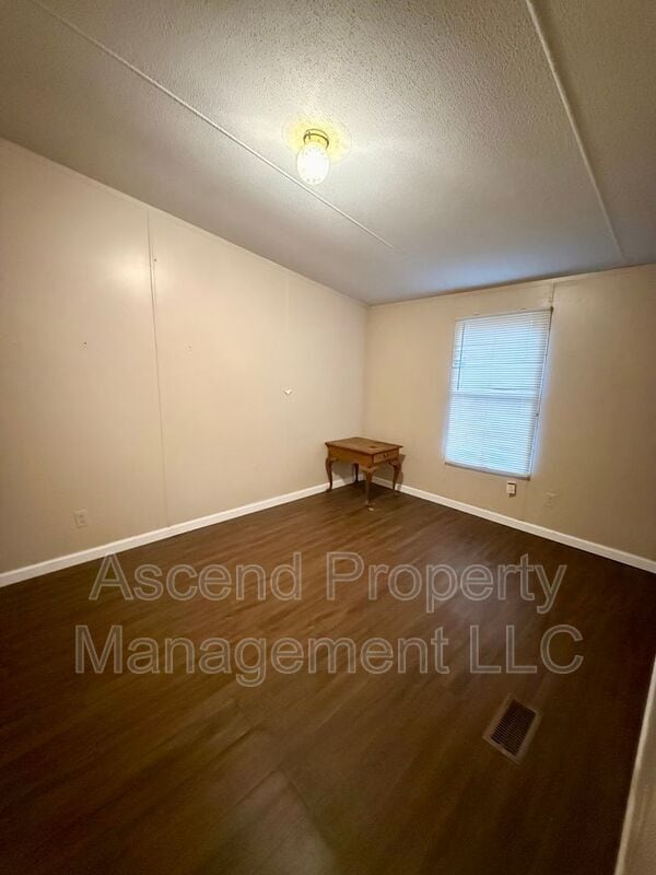 Building Photo - 8831 Nelson Rd