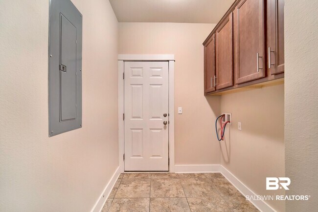 Building Photo - 9879 Volterra Ave