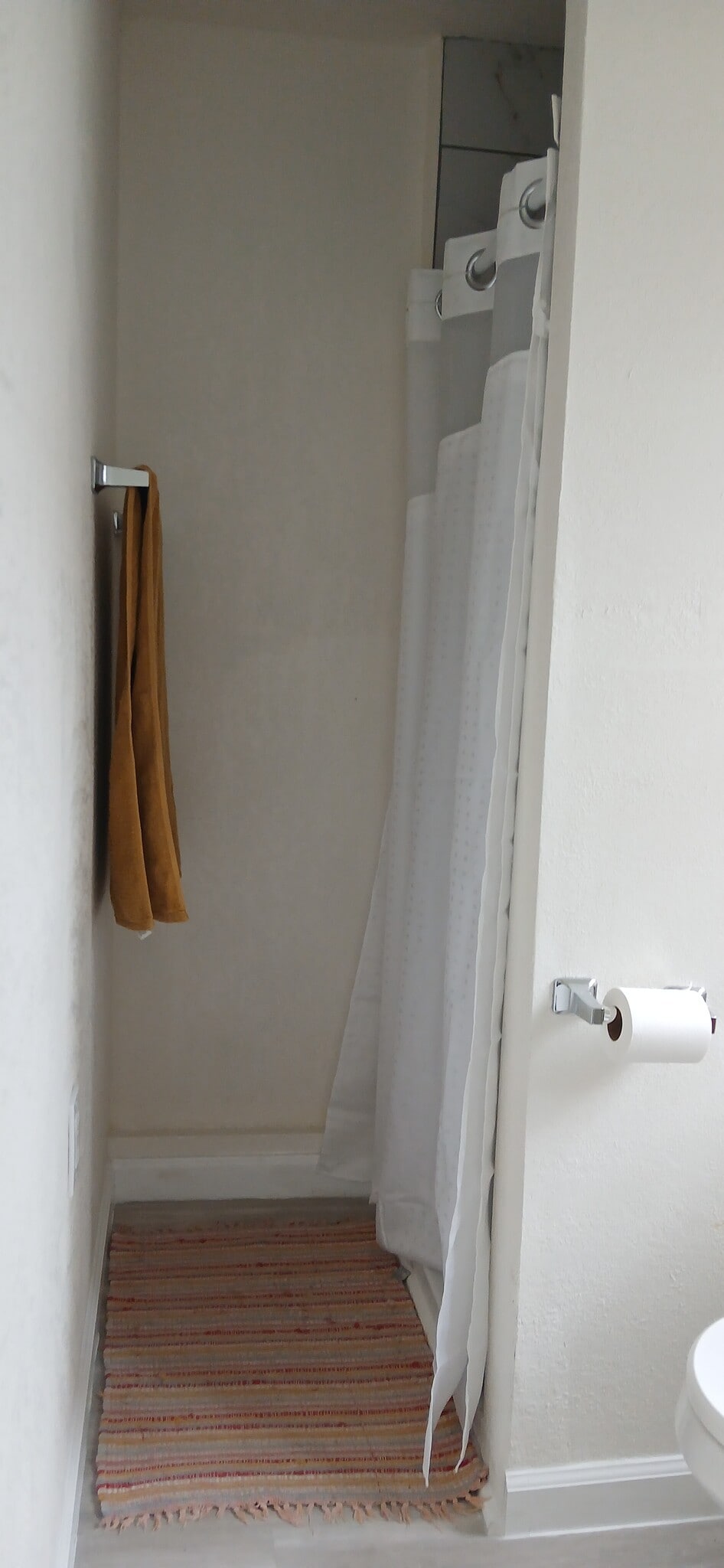 Shower - 1184 Wesley Ave