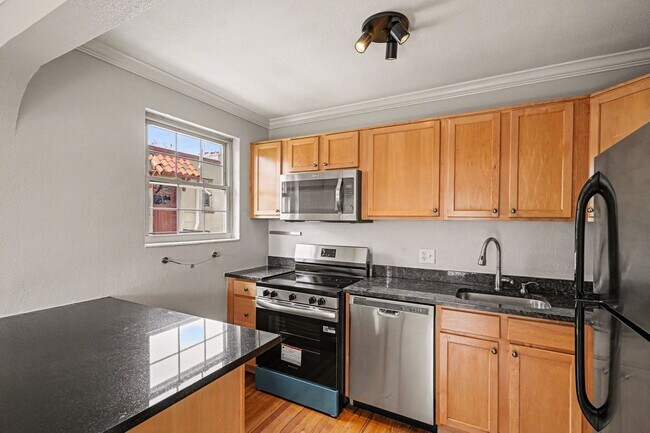 Building Photo - Stylish living in the heart of Mayfair - adorable 1 bedroom - 1 bathroom