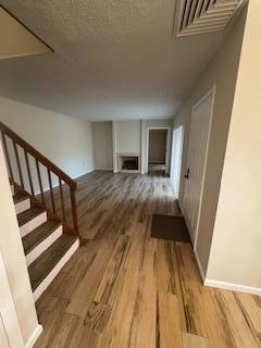 Building Photo - 423 4th Ln