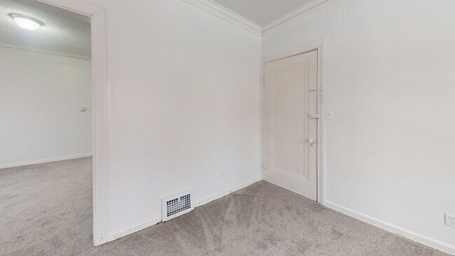 Building Photo - 3863 E 154th St