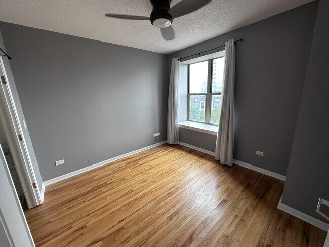 Building Photo - 1717 S Prairie Ave