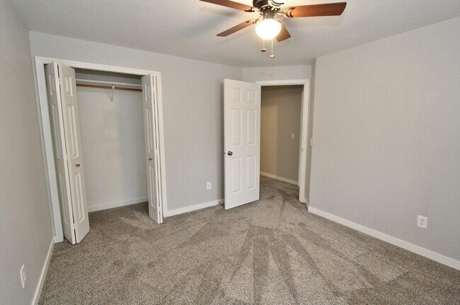 Building Photo - 2589 S Oak Leaf Ln