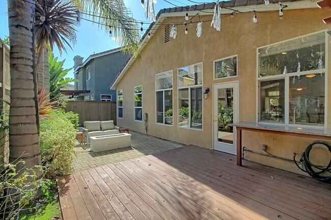 Building Photo - 538 Donizetti Ave