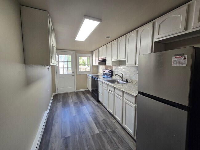 Building Photo - 1737 Newport Ave