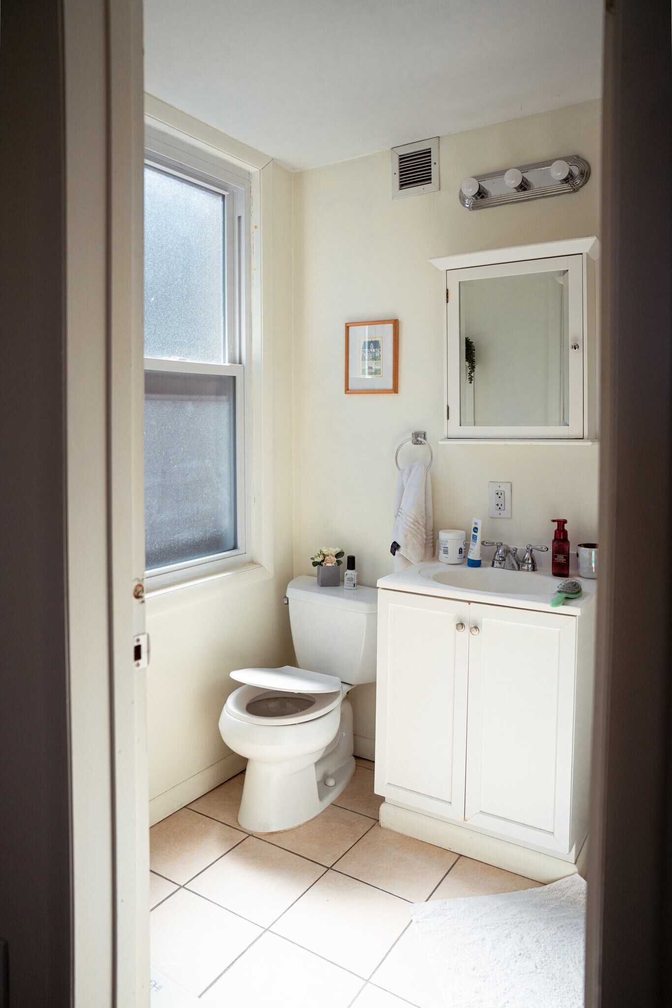 Building Photo - 625 S Negley Ave