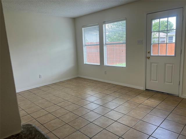 Building Photo - 2329 Live Oak Dr