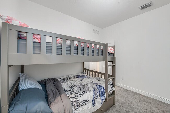 Building Photo - 930 SW Pr Ave