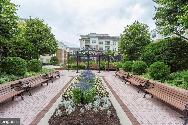 Building Photo - 12000 Market St