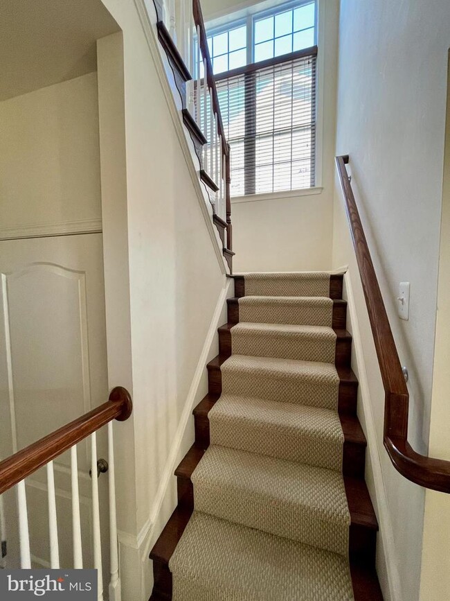 Building Photo - 42900 Southview Manor Dr