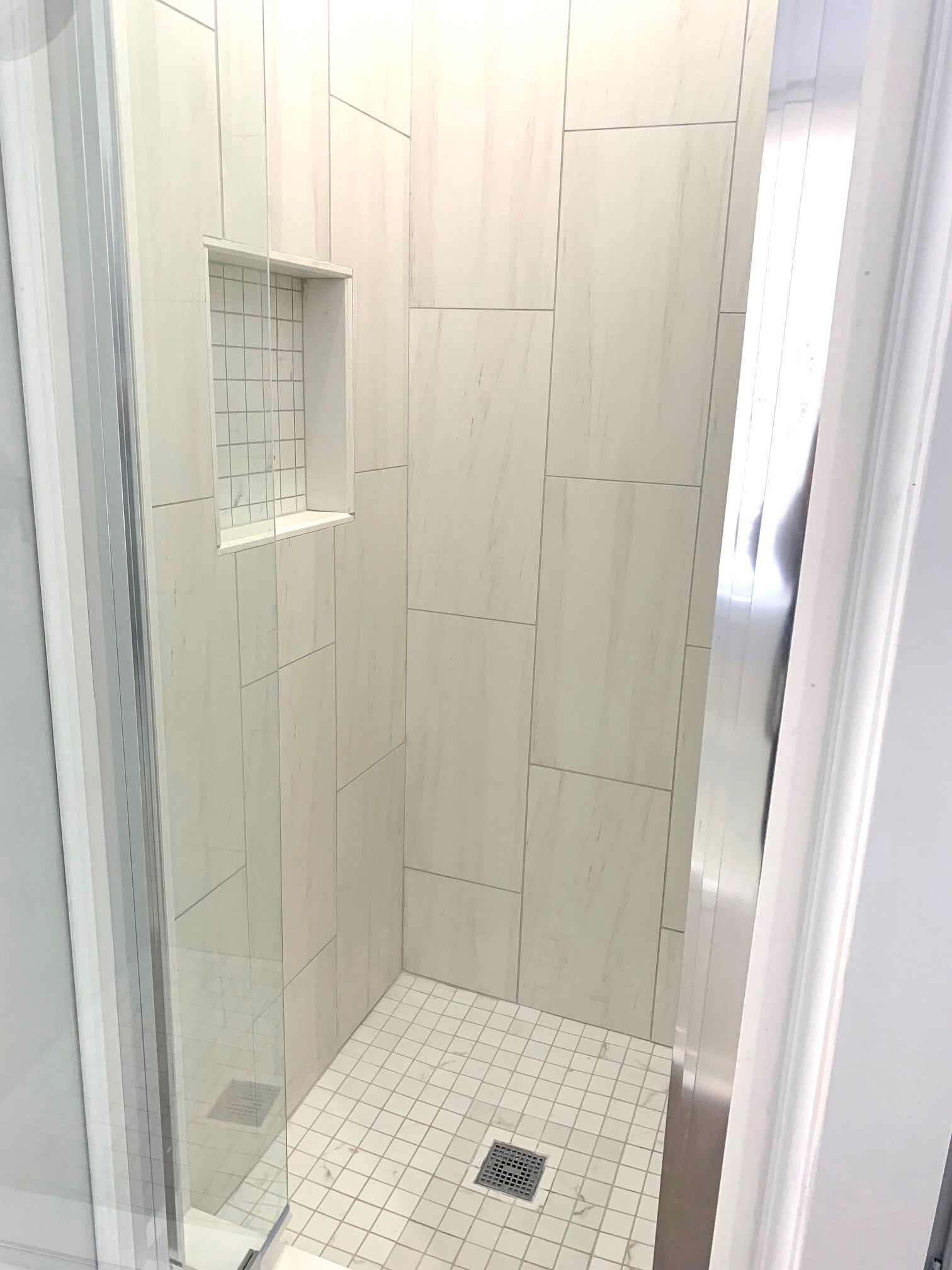 Shower - 5912 Carriage Oaks Dr