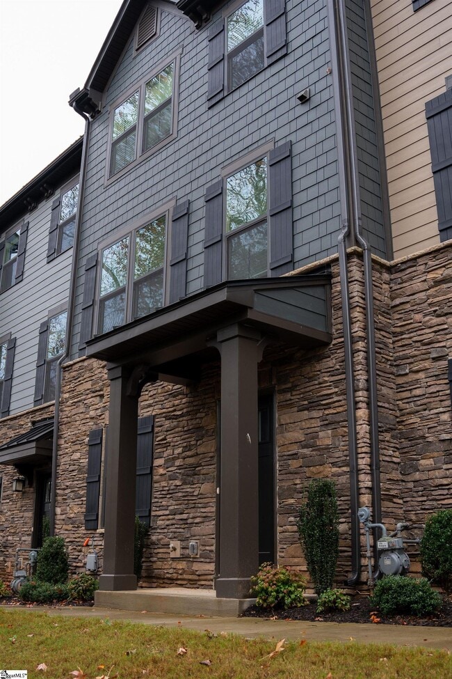 Building Photo - 17 Rollins Ave