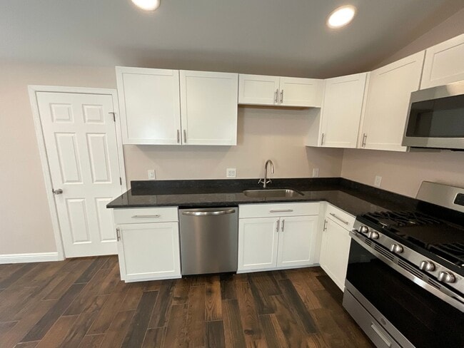 Building Photo - Central Tucson, close to University of Ari...