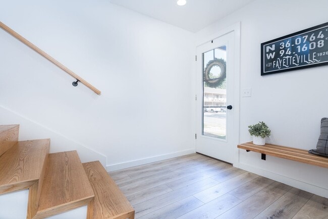 Building Photo - Modern 4 bedroom 3 bath near Razorback campus - 2nd story loft