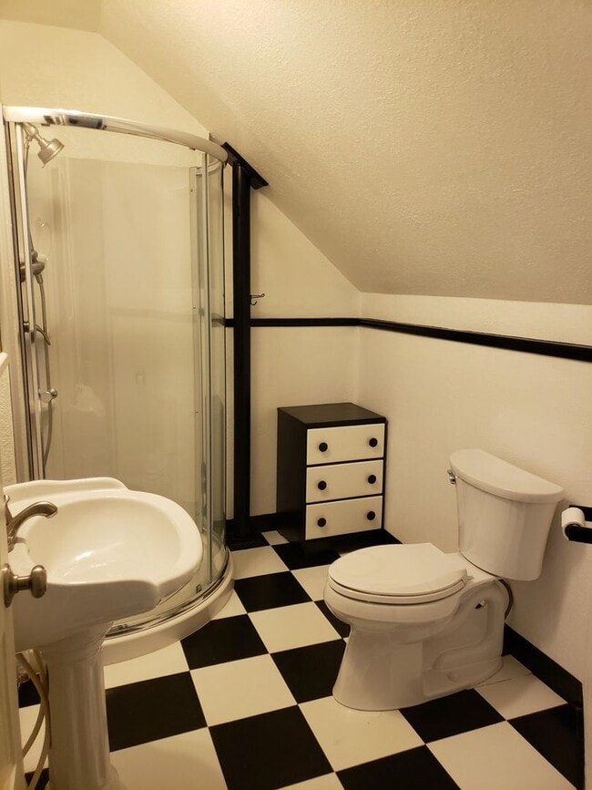 Building Photo - 4 Bedroom Home on Kalispell’s East Side – ...