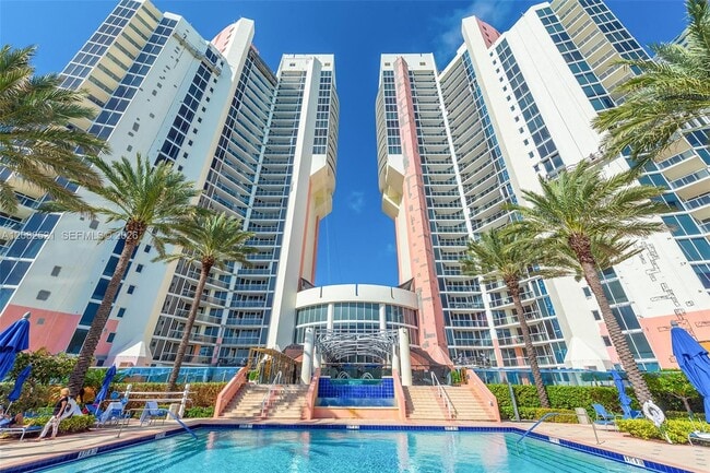 Building Photo - 19333 Collins Ave