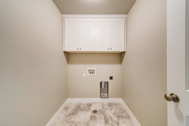Building Photo - 4415 W Glendon Dr