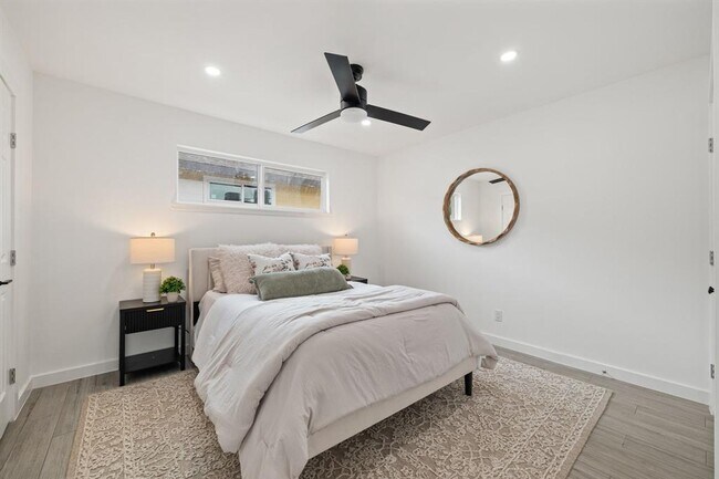 Building Photo - 5911 Sheridan Ave