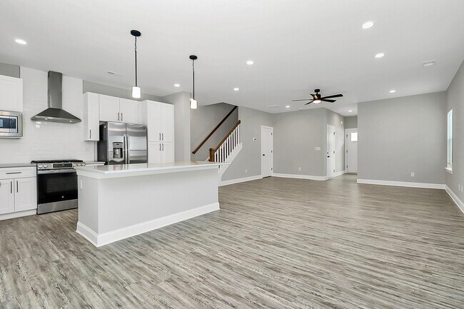 Building Photo - 911 Yellowstone Dr