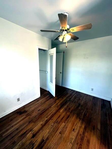 Building Photo - 10847 Balboa Blvd