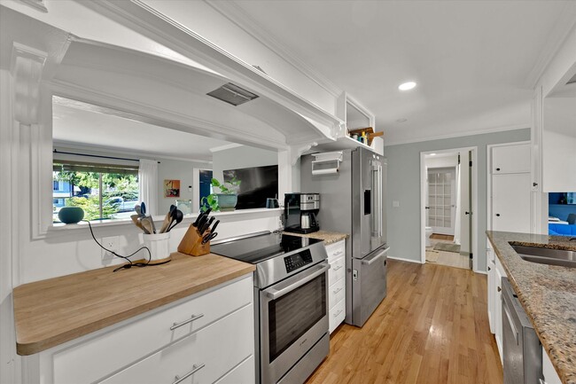 Building Photo - 7/1 Kent East Hill 4 bedroom rambler with ...