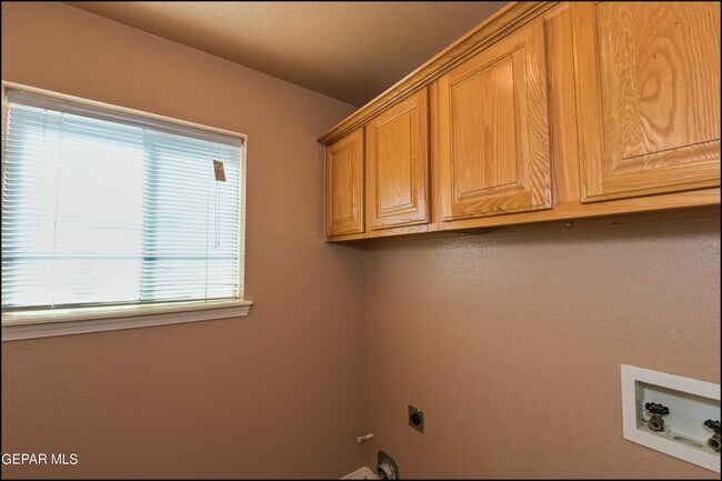Building Photo - 452 Emerald Pass Ave