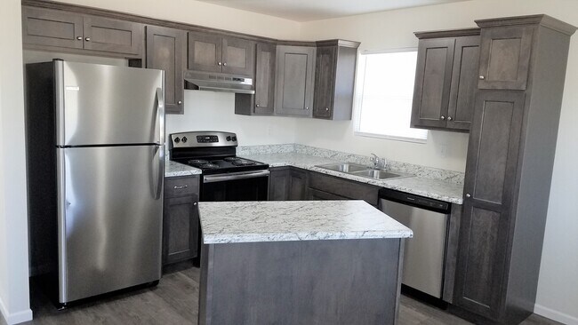 Building Photo - 633 Jamestown Dr