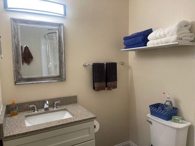 Building Photo - 301 Nottingham Dr