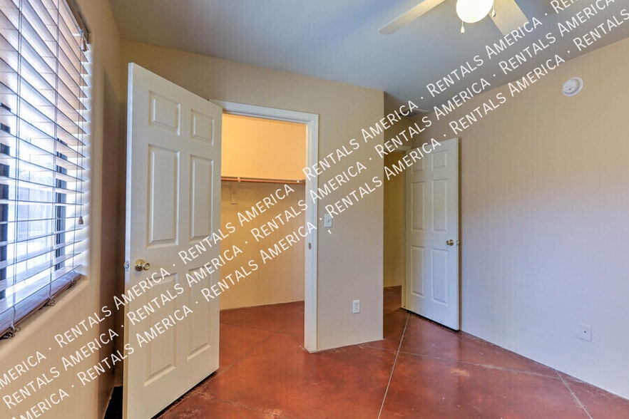 Building Photo - 441 E Geronimo Bluff Loop