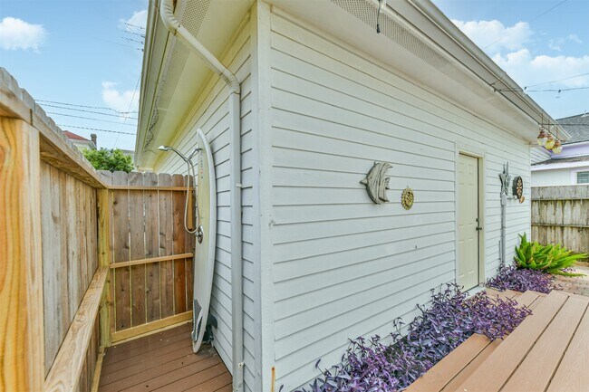 Building Photo - 1121 Market St