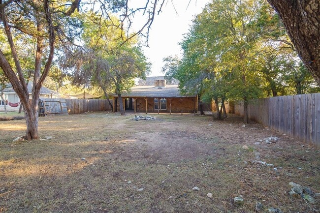 Building Photo - 3 Happy Hollow Ln