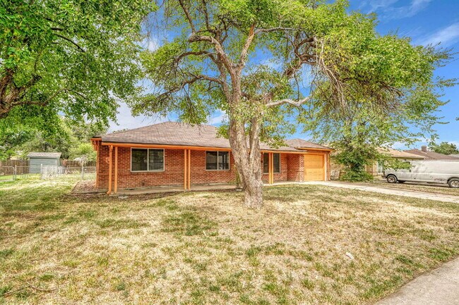 Building Photo - $2,295.00 - 3 Bedrooms, 2 Bathrooms, Singl...